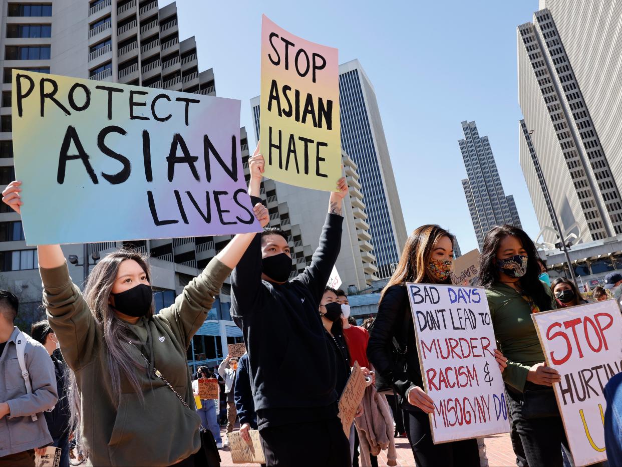 Un joven liderado por asiáticoamericanos e isleños del Pacífico (AAPI), y los simpatizantes se manifiestan y marchan para condenar el odio y la violencia contra la comunidad asiática en San Francisco, California, el 26 de marzo de 2021. ((EPA))