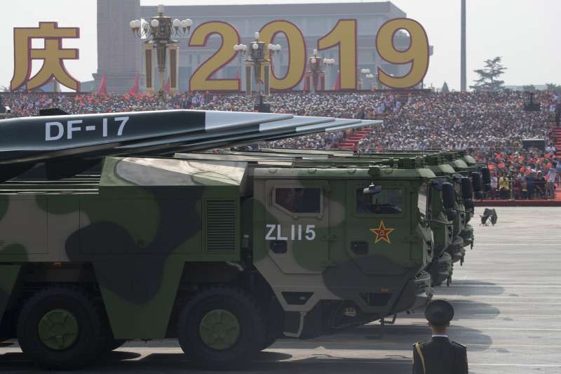 2019年10月1日，中國以大閱兵慶祝建國70周年，這是東風-17（DF-17）近程彈道飛彈。（美聯社）