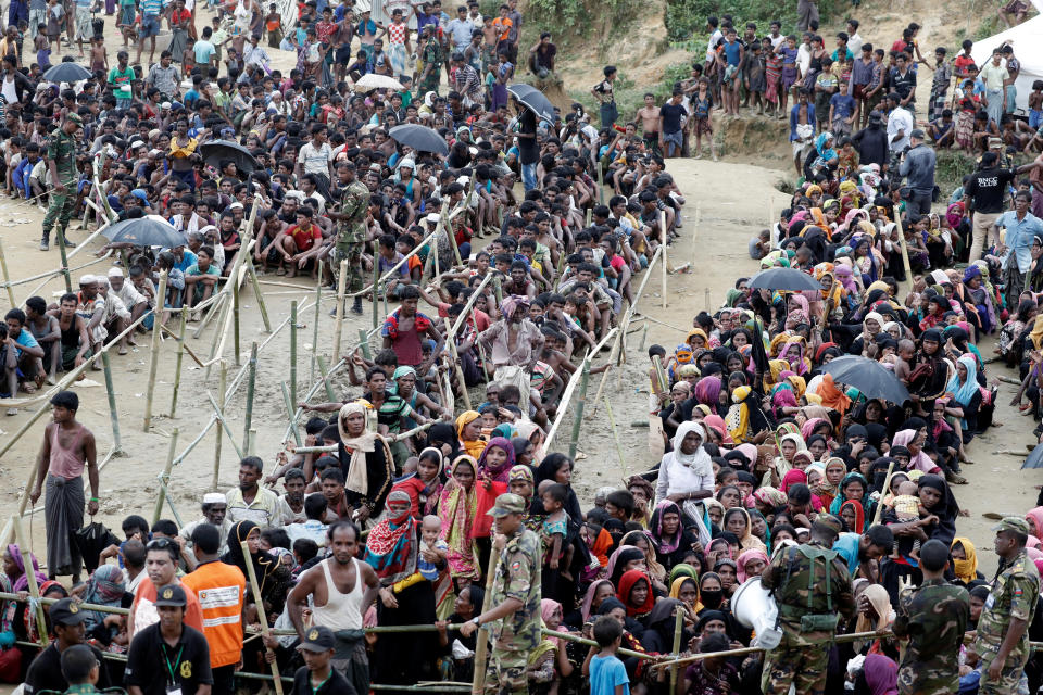 Rohingya refugees queue for aid at Cox's Bazar on Sept.&nbsp;26. (Photo: Cathal McNaughton/Reuters)