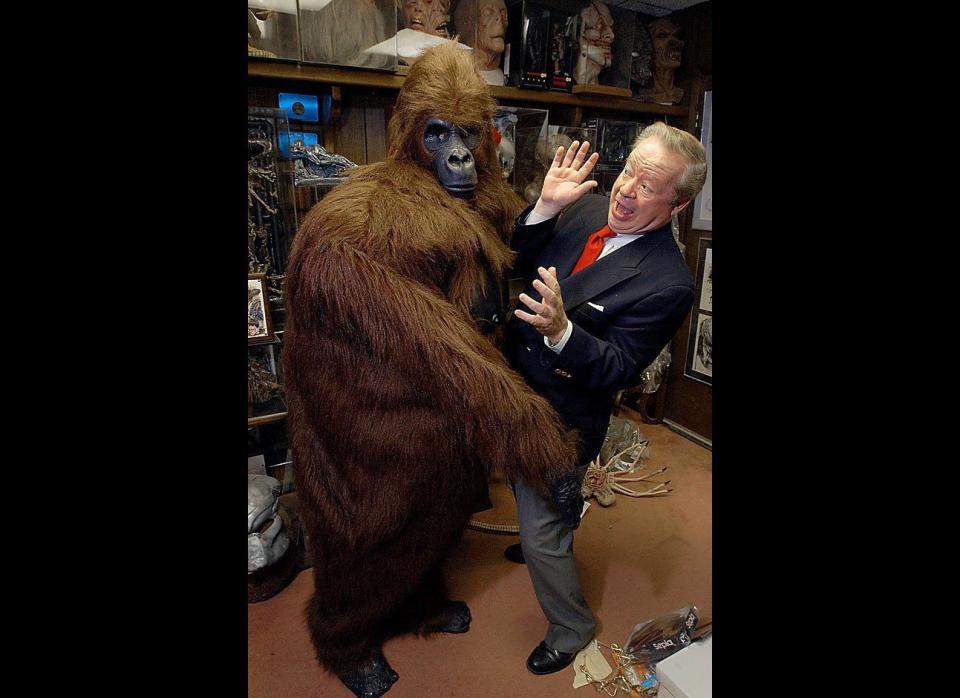 Costume maker Philip Morris, who does not believe the Bigfoot legend, claimed the Patterson-Gimlin film showed a person wearing a gorilla suit that he made. 