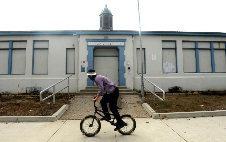 The Thousand Oaks City Council approved a mixed-use development Tuesday night that includes a hotel and nine apartment buildings on the site of the historic Timber School and auditorium, which will be preserved and incorporated into the development.