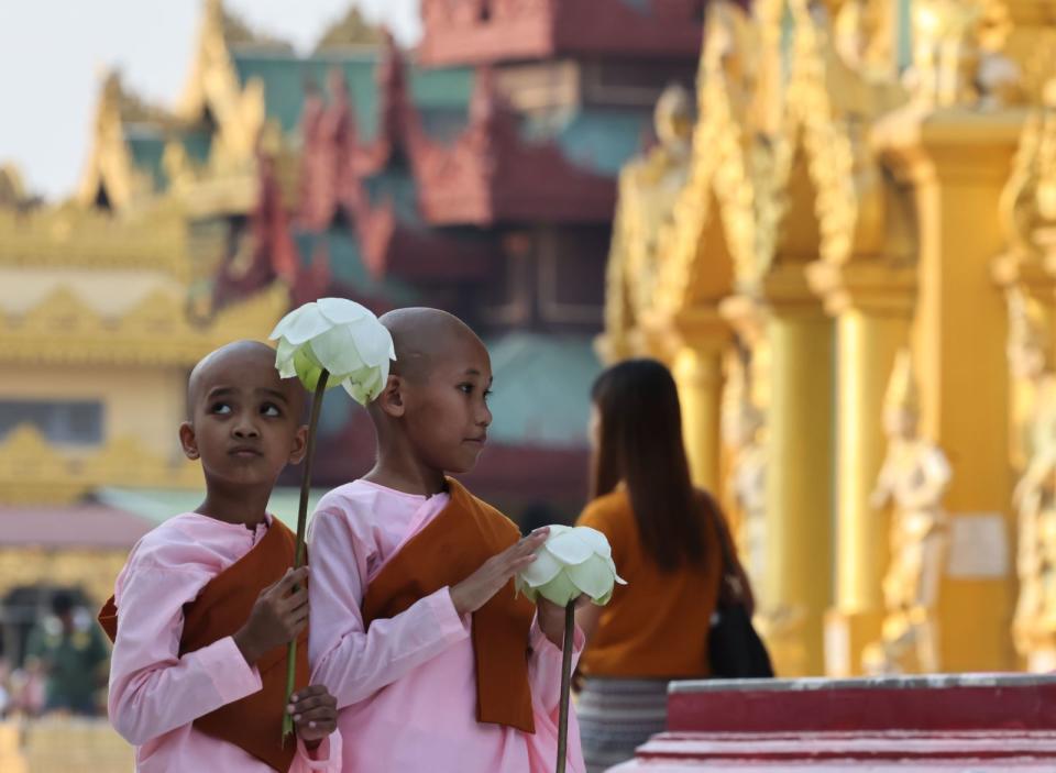 緬甸人⺠多信奉佛教為主，大金寺是緬甸最神聖信仰中心。