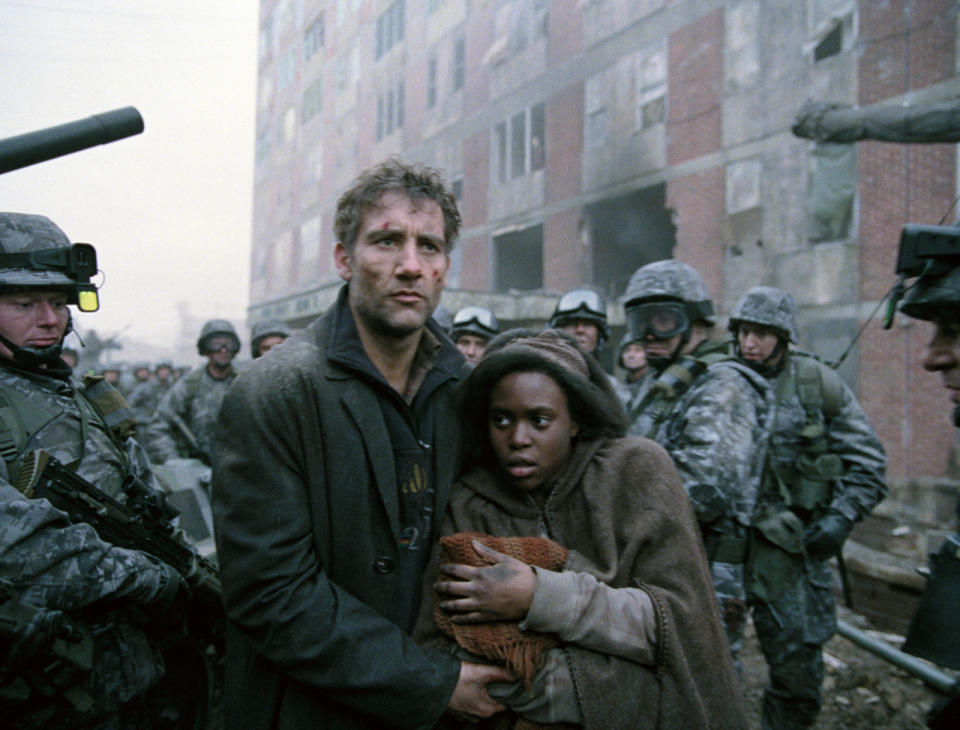 13. Children of Men (Alfonso Cuarón, 2006): Seis años antes de revolucionar el mundo de las películas espaciales con “Gravedad”, el realizador mexicano ofreció esta impactante obra post apocalíptica con Clive Owen en el rol principal.