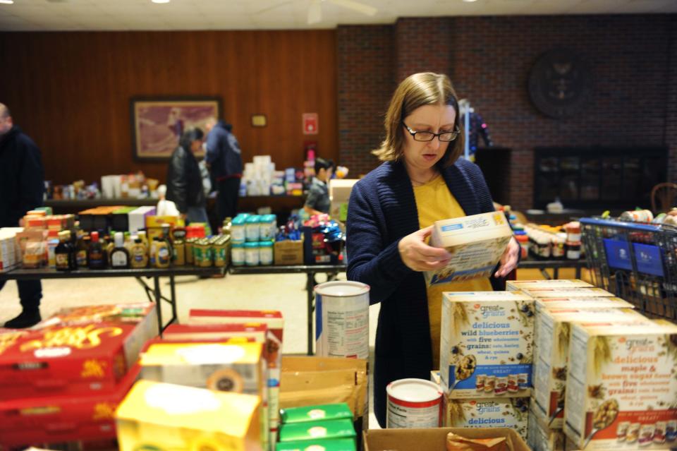 Katie Walvatne, president of the Southeastern Connecticut U.S. Coast Guard Spouses&rsquo; Association and wife of a Coast Guard mechanic, said her family is relying on the food pantry during the shutdown. (Photo: Hayley Miller/HuffPost)