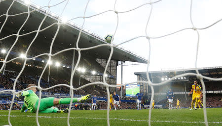 Soccer Football - Premier League - Everton v Crystal Palace - Goodison Park, Liverpool, Britain - October 21, 2018 Crystal Palace's Luka Milivojevic has a penalty saved by Everton's Jordan Pickford Action Images via Reuters/Carl Recine