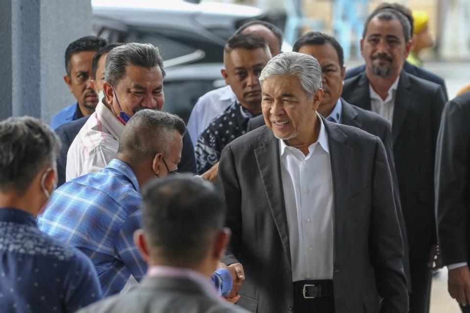 Datuk Seri Ahmad Zahid Hamidi arrives at the Kuala Lumpur High Court November 1, 2022. — Picture by Yusof Mat Isa