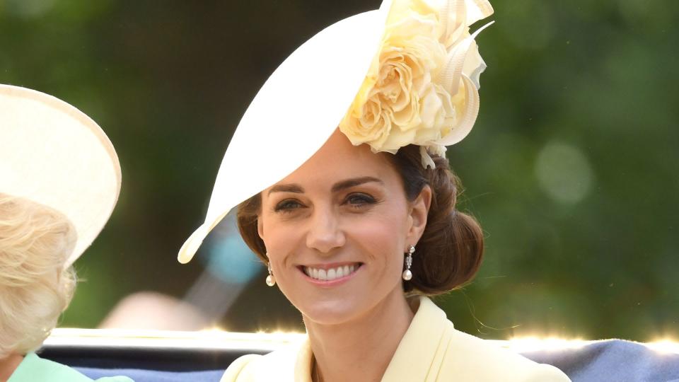 Princess Kate wearing yellow outfit 