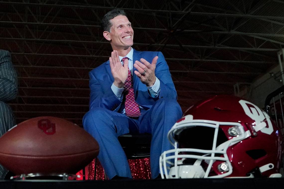 Brent Venables is introduced as Oklahoma’s new head football coach at an NCAA college football introduction event, Monday, Dec. 6, 2021, in Norman, Okla. (AP Photo/Sue Ogrocki)