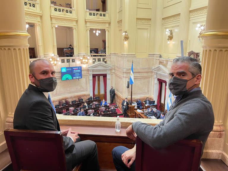 El ministro de Economía, Martín Guzmán, y el secretario de Política Tributaria, Roberto Arias, en el Senado.