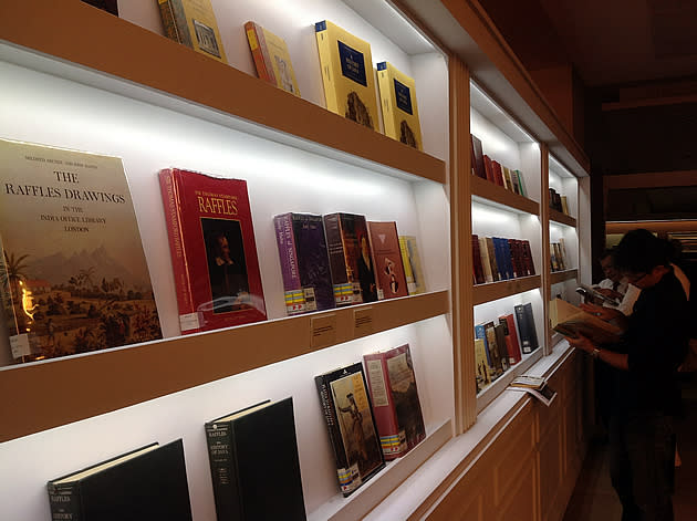 Library books on Raffles' founding of Singapore on display. (Yahoo! photo)