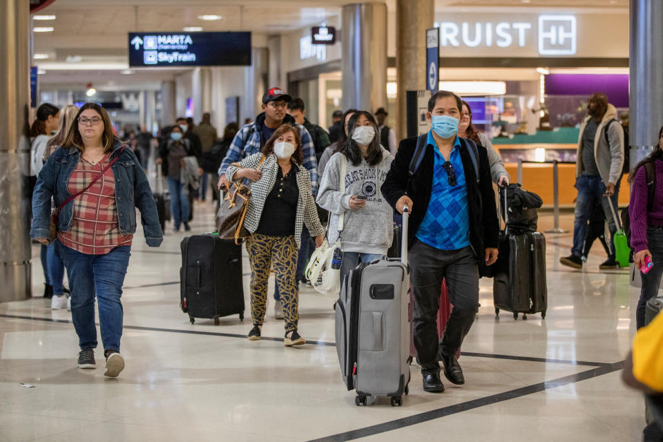 Travelers navigate through the domestic terminal at Hartsfield-Jackson Atlanta International Airport ahead of the Thanksgiving holiday in Atlanta, Georgia, U.S. November 22, 2022. REUTERS/Alyssa Pointer