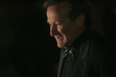 Actor Robin Williams arrives at singer-songwriter Elton John's 60th birthday party in New York March 24, 2007. REUTERS/Eric Thayer