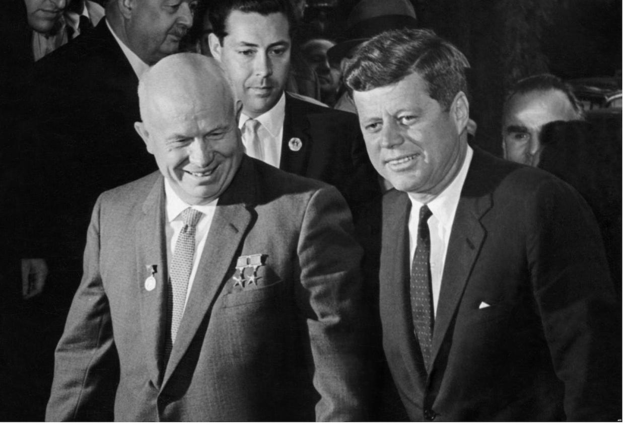 Soviet leader Nikita Krushchev, left, met with U.S. President John F. Kennedy in Vienna in 1961. <a href="https://www.gettyimages.com/detail/news-photo/the-vienna-summit-was-a-summit-meeting-held-on-june-4-in-news-photo/590673745" rel="nofollow noopener" target="_blank" data-ylk="slk:Universal History Archive/Universal Images Group via Getty Images;elm:context_link;itc:0;sec:content-canvas" class="link ">Universal History Archive/Universal Images Group via Getty Images</a>