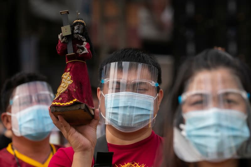 Philippines' Catholics display devotion to Christ statue, pray for end of pandemic