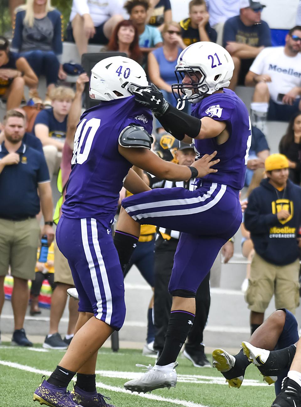 Elder linebacker Maddox Arnold (40) is a three-star recruit for the Class of 2025.