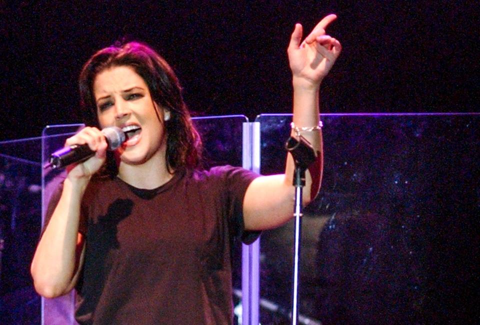 Lisa Marie Presley performs as an opening act for Chris Isaak at the Civic Center of Anderson July 26, 2003. ( Will Chandler / staff file )