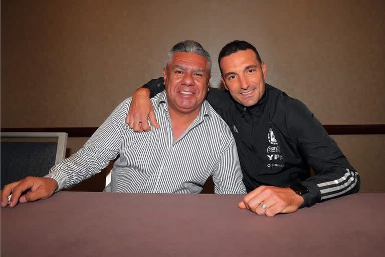 Tapia y Scaloni se volverán a encontrar en la noche del jueves, cuando arranque el sorteo de la Copa América 2024