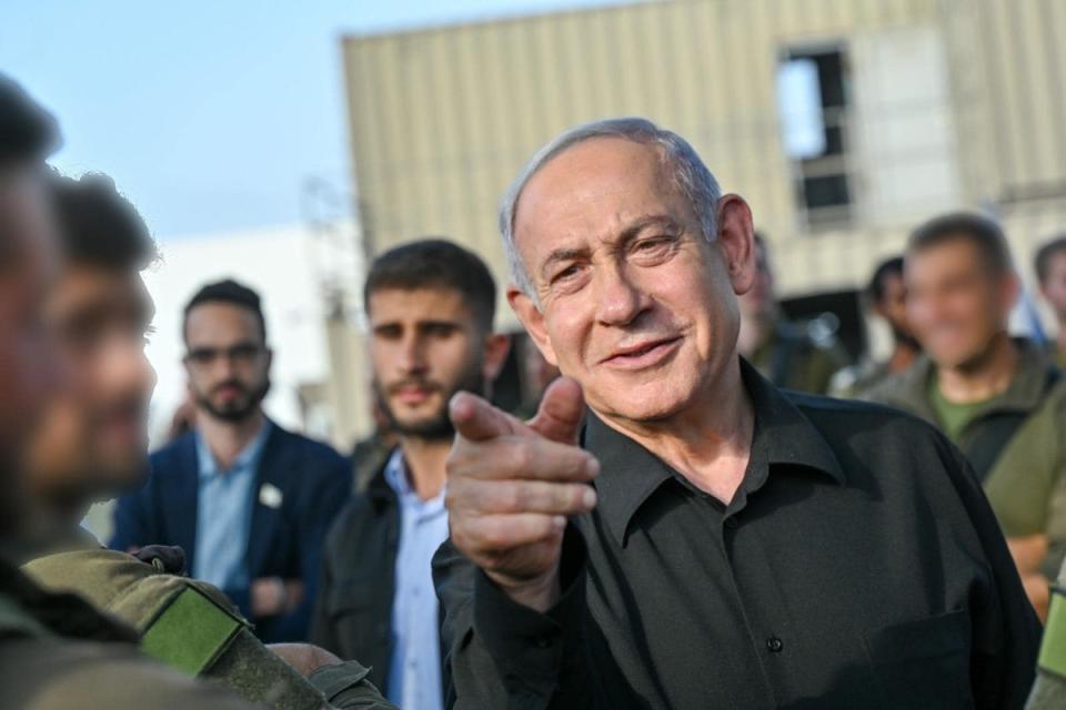 納坦雅胡在戰前就一直是爭議人物，他否認對自己的腐敗指控，並推動一項限制司法權力的提案。以色列電視台民調顯示，76%國人認為他該下台負責。   圖：擷自臉書「Benjamin Netanyahu」