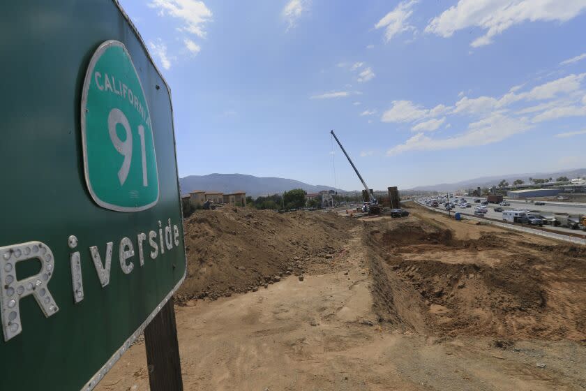 CORONA, CALIF. -- THURSDAY, JULY 30, 2015: A view of construction on the 91 Freeway near Maple Street between the 55 Freeway in Orange County and 15 Freeway in Riverside County in July 30, 2015. (Allen J. Schaben / Los Angeles Times)