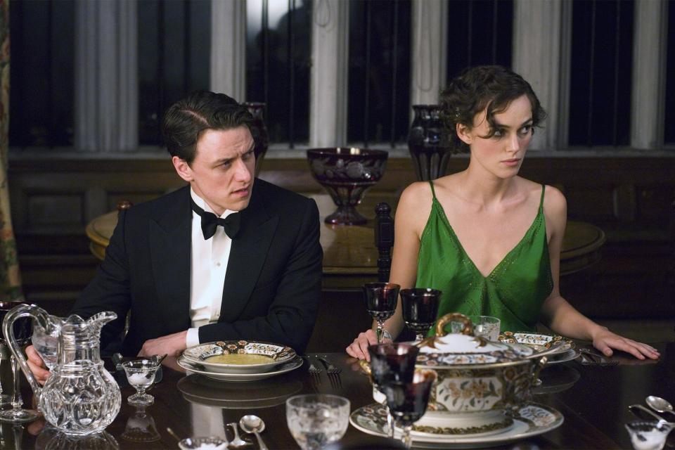 ATONEMENT (2007) James McAvoy and Keira Knightley