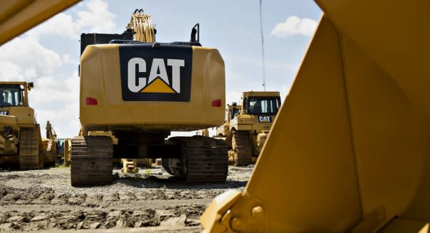 A Caterpillar Inc. Equipment Dealer Ahead Of Earnings