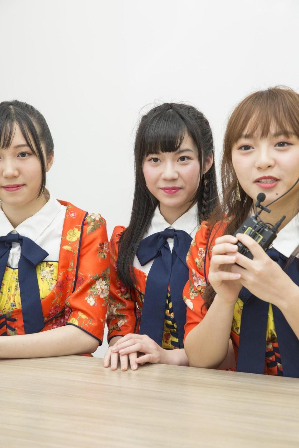 陳詩雅（右起）、邱品涵2015年甄選參與「AKB48台灣研究生」，2人還為此休學。