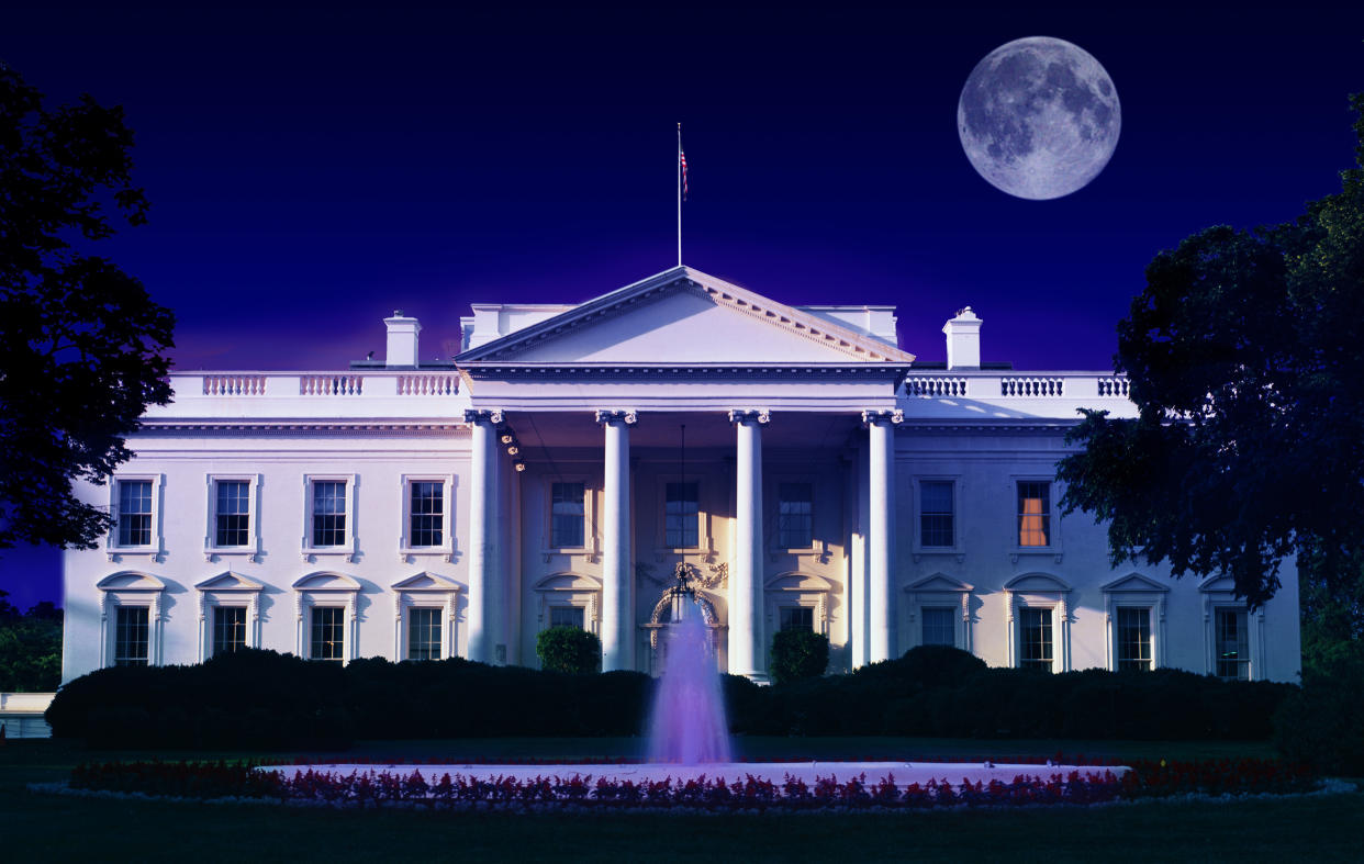 President Donald Trump received a full-moon salute as his motorcade passed through Washington, D.C. on Thursday evening.&nbsp; (Photo: Visions of America via Getty Images)