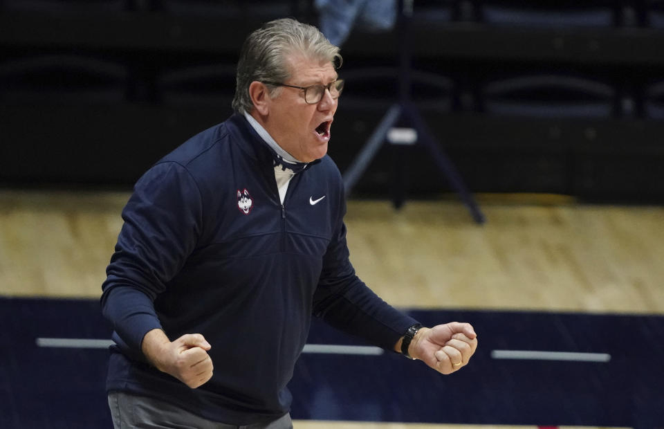 Geno Auriemma yelling.