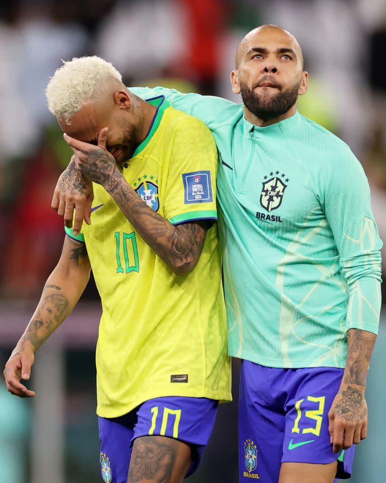 內馬爾（左）心碎痛哭。（圖／翻攝自FIFA World Cup FB）
