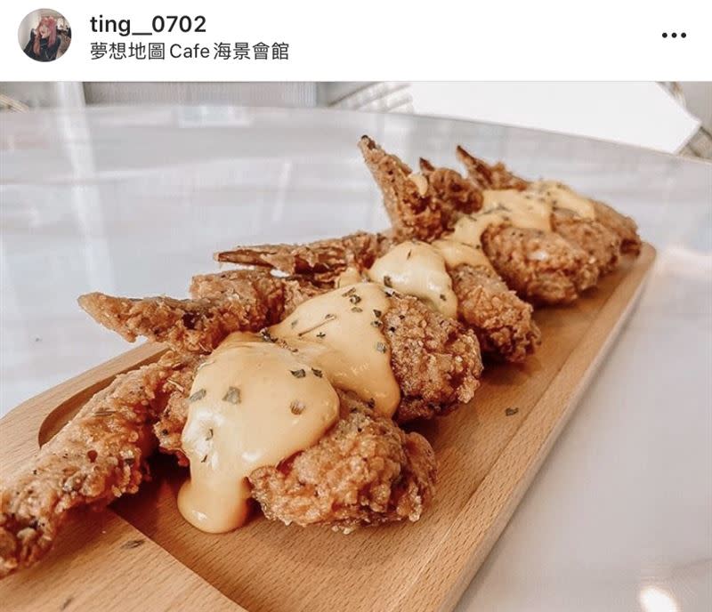 起司麥片雞翅、新鮮水果茶。（圖／IG：ting__0702 授權提供）