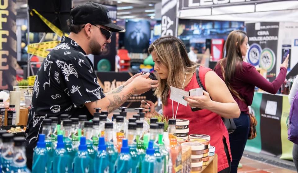 En Colombia, más de 500 mil personas trabajan en el sector de la belleza. Foto: Corferias