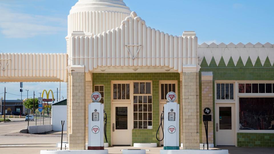 Historic Conoco Tower Station and U-Drop Inn in Shamrock, Texas