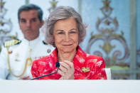 Aunque desde que se tiñó de rubia sus canas son menos visibles, en los últimos años hemos podido ver a la reina Sofía mostrando con orgullo su melena blanquecina. Esta imagen, por ejemplo, es del 12 de junio de 2019. (Foto: Paolo Blocco / Getty Images)