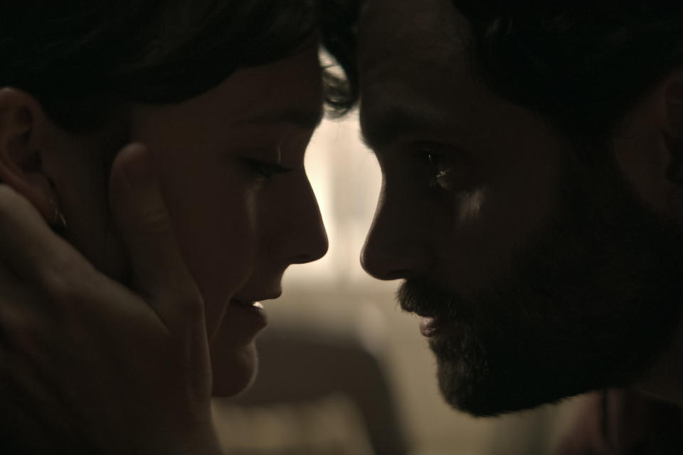 Penn Badgley and Charlotte Ritchie in You