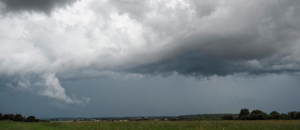 Une nouvelle vague de pluie continue arrivera par le Finistère en milieu d'après-midi. (Illustration)
