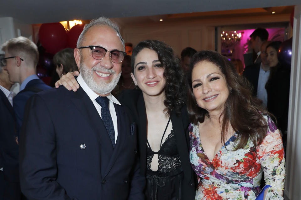 Emily Estefan (middle) with her parents, Emilio and Gloria Estefan.  (Photo: David M. Benett via Getty Images)