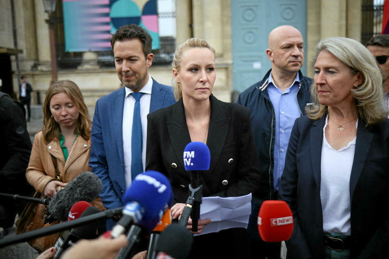 Marion Maréchal s'adresse aux médias aux côtés de Guillaume Peltier et Laurence Trochu devant l'Assemblée nationale à Paris, le 12 juin 2024.  - Credit:Lafargue Raphael / Lafargue Raphael/ABACA