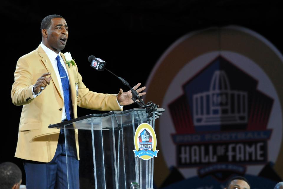 Hall of Fame inductee Cris Carter speaks during the induction ceremony at the Pro Football Hall of Fame Saturday, Aug. 3, 2013, in Canton, Ohio. (AP Photo/David Richard)