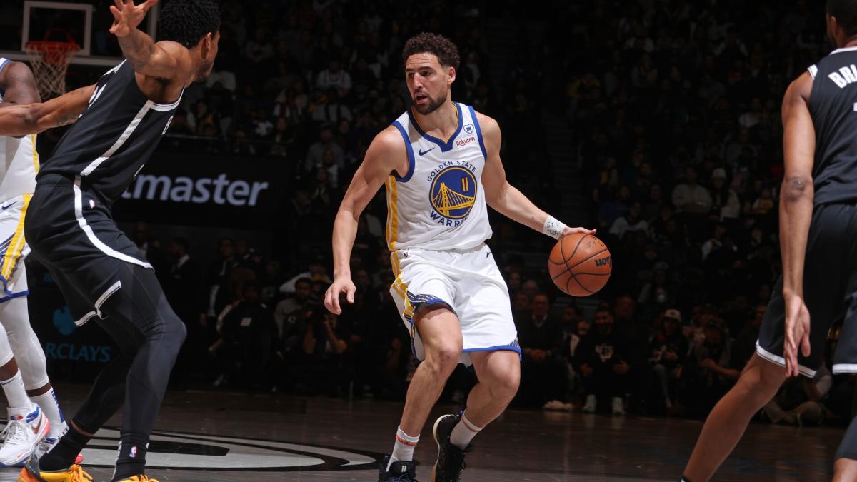 Klay Thompson frustrated after being benched in clutch for
