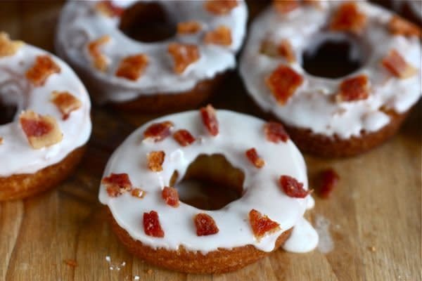 <strong>Get the <a href="http://acozykitchen.com/maple-bacon-cake-doughnuts/" target="_hplink">Maple Bacon Cake Doughnuts</a> by A Cozy Kitchen</strong>