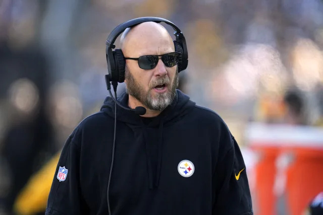 FILE - Pittsburgh Steelers offensive coordinator Matt Canada stands on the sidelines during an NFL football game against the Green Bay Packers in Pittsburgh, Sunday, Nov. 12, 2023. Canada was fired by the Steelers on Tuesday, Nov. 21, after two-plus seasons in which the team struggled to consistently generate offense. (AP Photo/Gene J. Puskar, File)