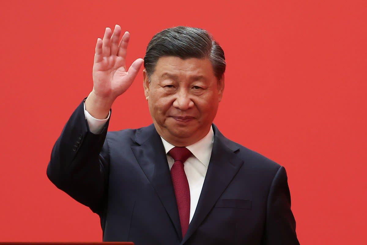 Chinese President Xi Jinping waves during a meeting between members of the standing committee of the Political Bureau of the 20th CPC Central Committee (Getty Images)