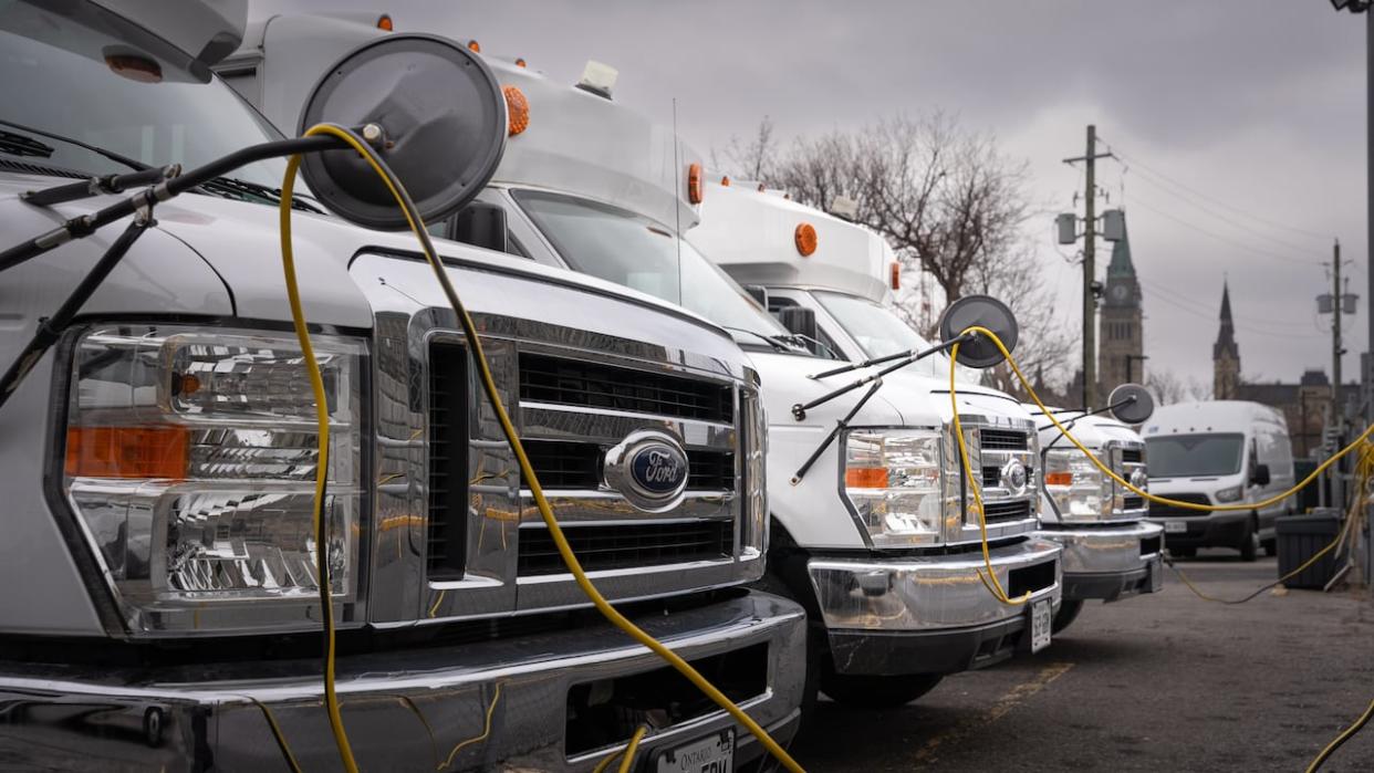 The House of Commons is exploring the option of battery-powered shuttle buses. (Christian Patry/CBC - image credit)