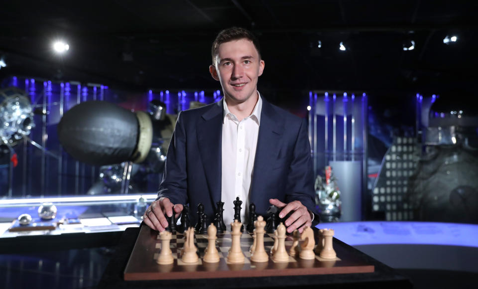 El jugador Sergey Karjakin posa en el Museo de cosmonáutica de Moscú en 2020. (Foto: Stanislav Krasilnikov / TASS via Getty Images)