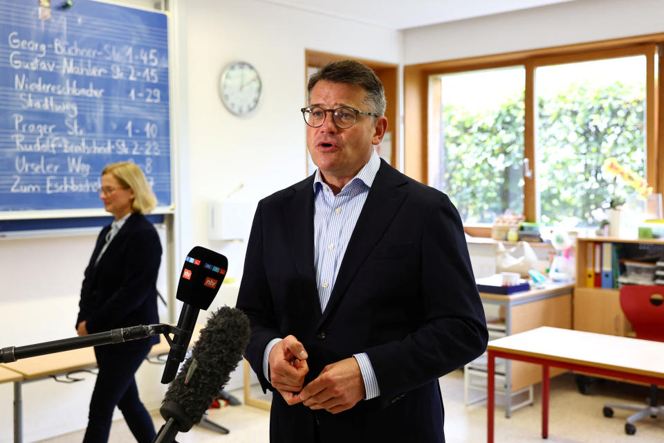 Hessens Ministerpräsident Boris Rhein hält sich zahlreiche Koalitionsoptionen offen. (Bild: Reuters)