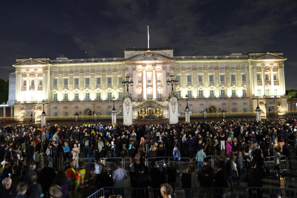 Mourners gather outside Buckingham Palace in central London following the announcement of the death of Queen Elizabeth II Picture date: Thursday September 8, 2022.
