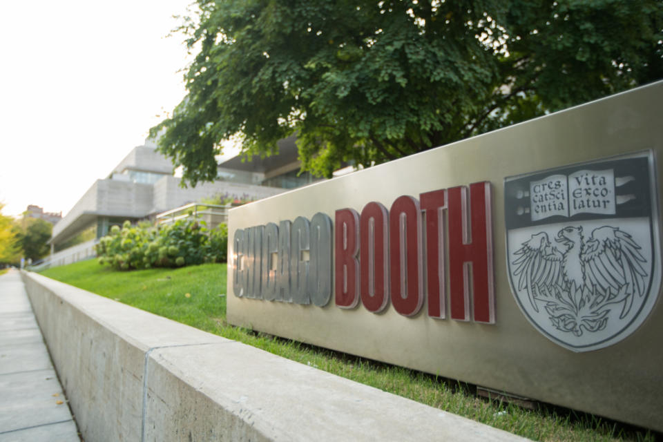 The Charles M. Harper Center at Chicago Booth The Charles M. Harper Center is the global headquarters of the University of Chicago Booth School of Business, home to our faculty, leadership, and many of our administrative, program, and research center offices. The designers of the 415,000-square-foot building—completed in 2004—took their inspiration from Frank Lloyd Wright’s world-famous Robie House and the university’s iconic Rockefeller Chapel, each across the street from Booth’s Hyde Park campus. The building features a continuous band of windows, providing the interior with an abundance of natural light, as well as the six-story Rothman Winter Garden in the center of the building, which is topped by curved steel beams that form stunning Gothic arches. The Charles M. Harper Center The University of Chicago Booth School of Business 5807 S. Woodlawn Ave. Chicago, IL 60637 USA