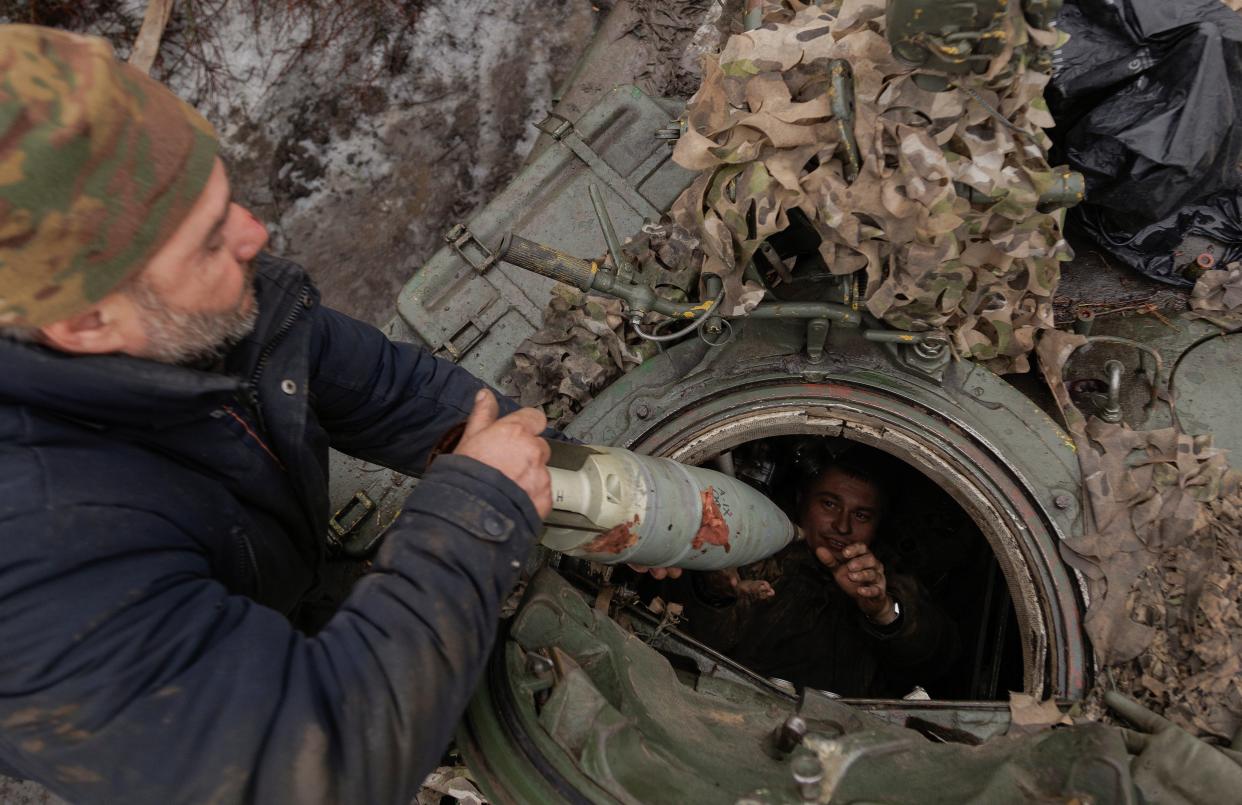 Ukrainian servicemen hold position on a frontline in Zaporizhzhia area (EPA)