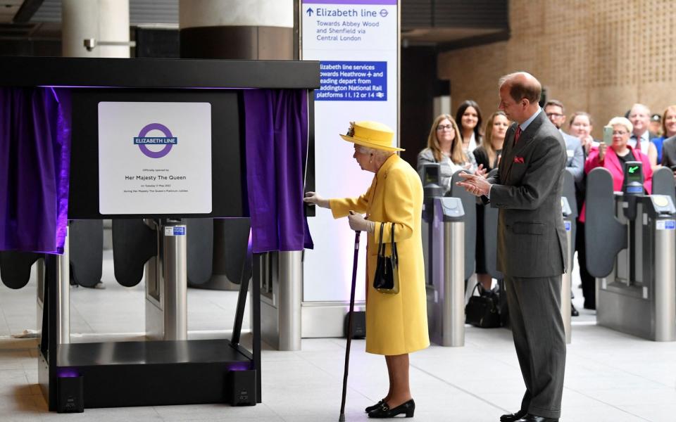 'One ticket for the Elizabeth Line please': Queen opens Crossrail and gets an Oyster card - TOBY MELVILLE /REUTERS