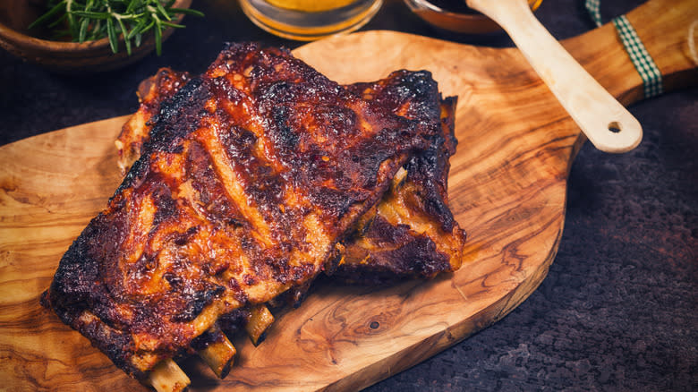 Beef short ribs on cutting board